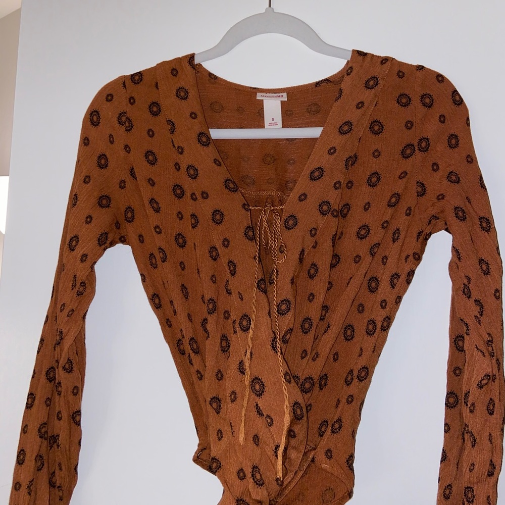 Long sleeve shirt.
